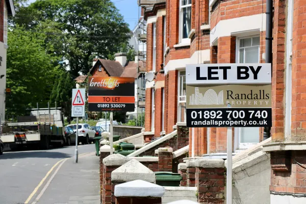 5 reasons letting agents trust Rapide Frame Supplies for rental repairs